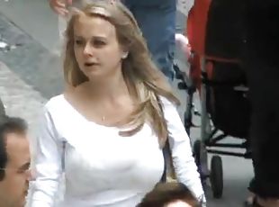 Candid Busty Bouncing Tits
