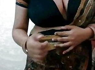 AWESOME SHOW OF BIG BOOBS BY A INDIAN HOUSEWIFE ON CAM 
