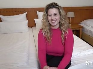 Porno Casting mit der sexy blonden Milf