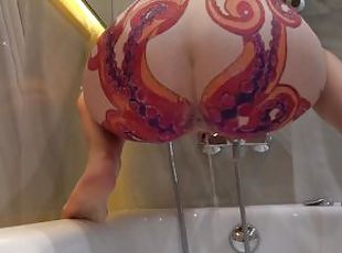 Housewife with octopus tattooed ass pisses in a bathroom back view
